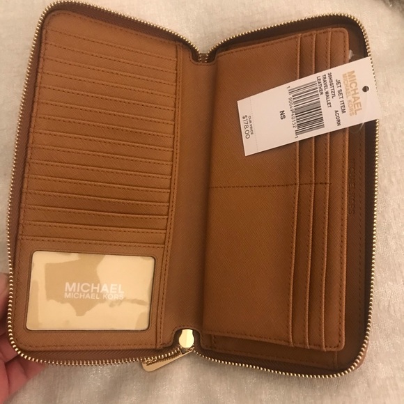 Michael Kors wallet - Picture 1 of 4